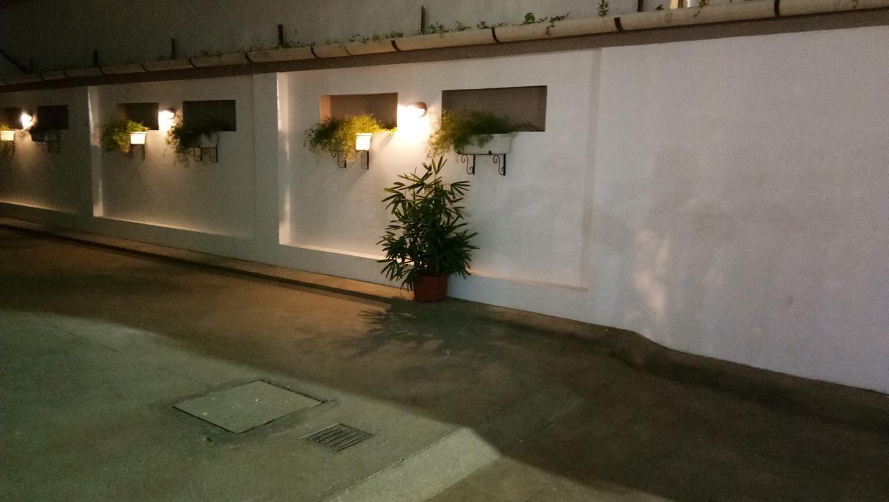 Hotel Shree Kanha Residency Allāhābād Junction Kültér fotó